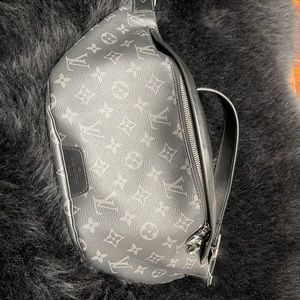 Authentic Louis Vuitton Discovery bumbag
